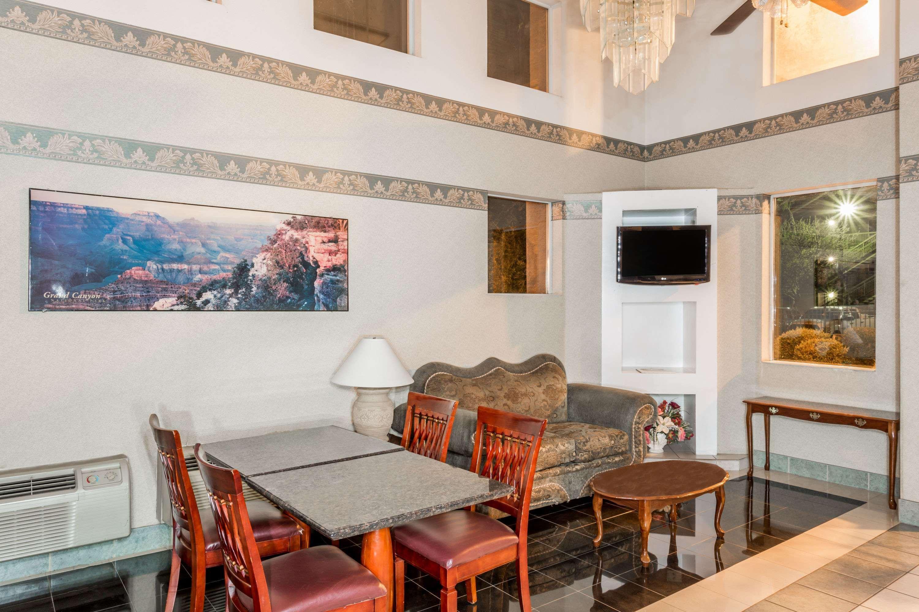 Days Inn By Wyndham Phoenix West Ngoại thất bức ảnh